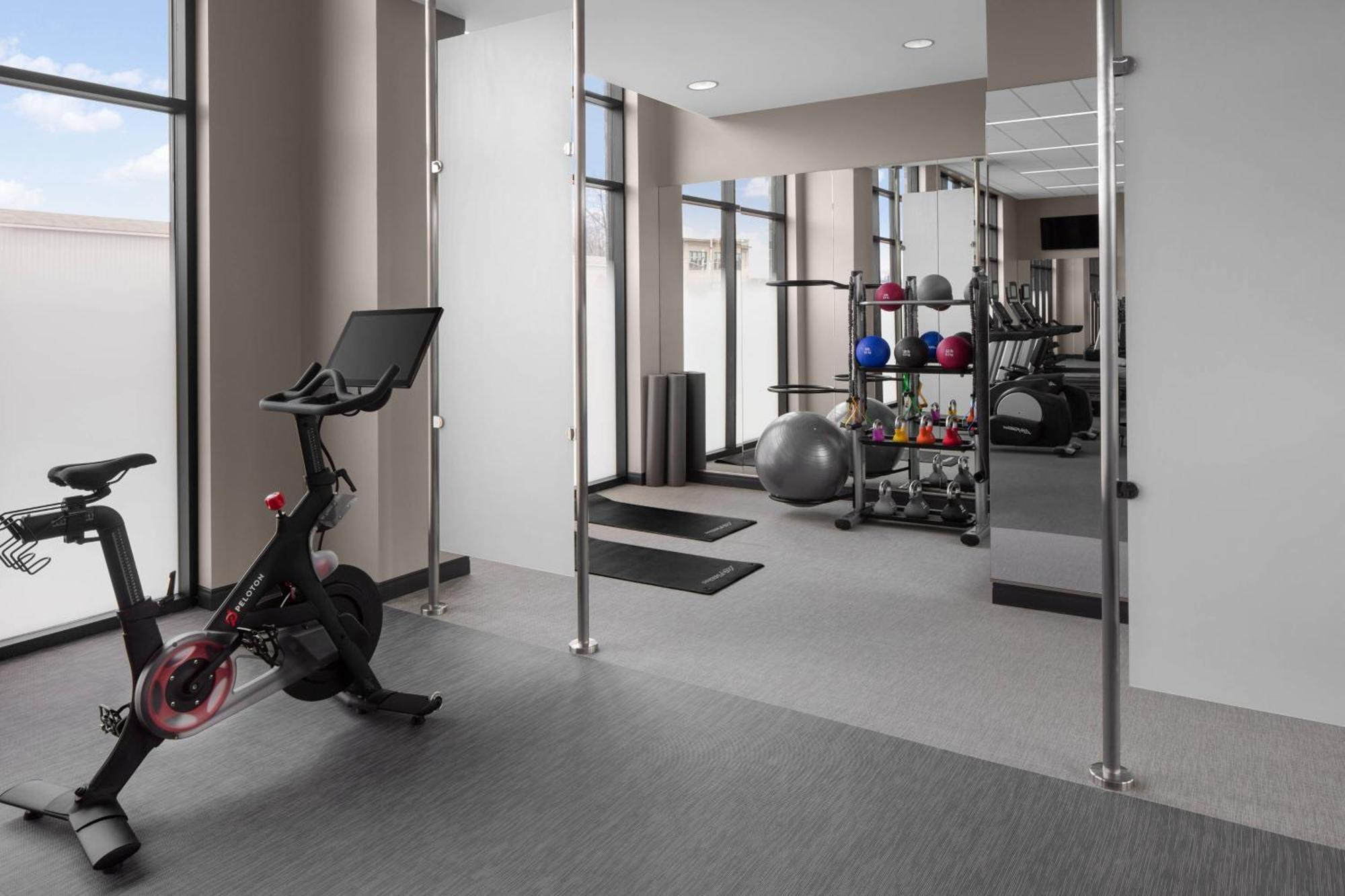 ホテル Courtyard By Marriott Lansing Downtown エクステリア 写真