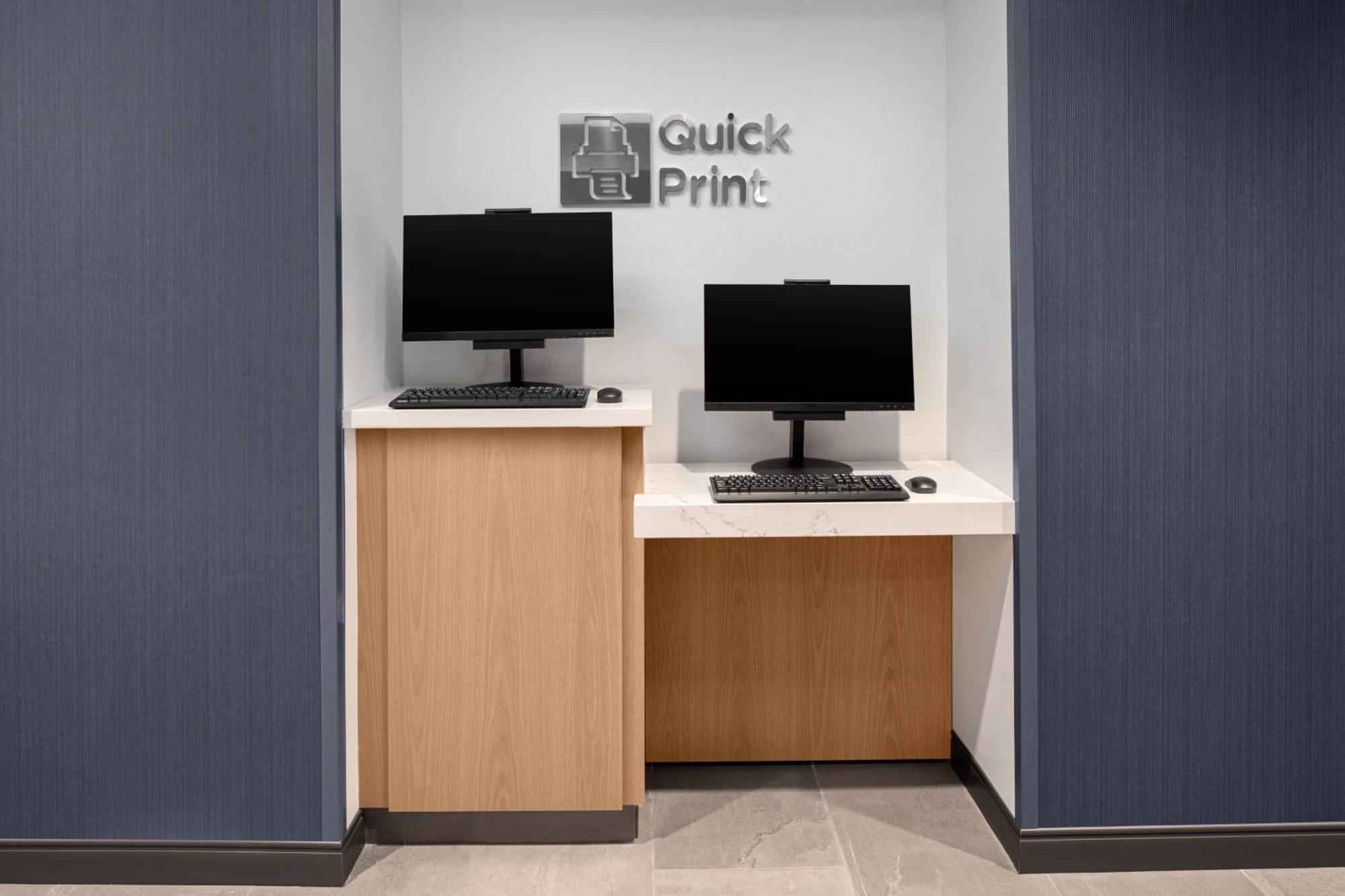 ホテル Courtyard By Marriott Lansing Downtown エクステリア 写真