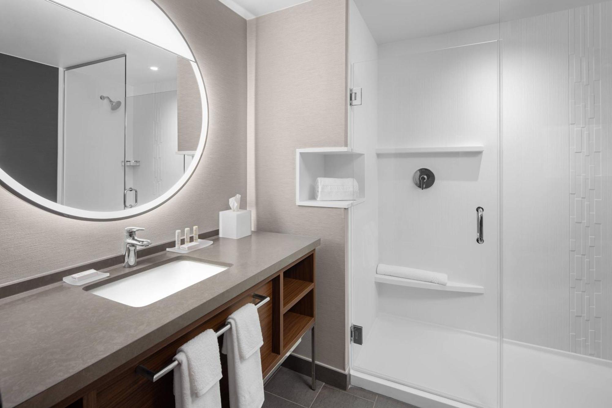 ホテル Courtyard By Marriott Lansing Downtown エクステリア 写真
