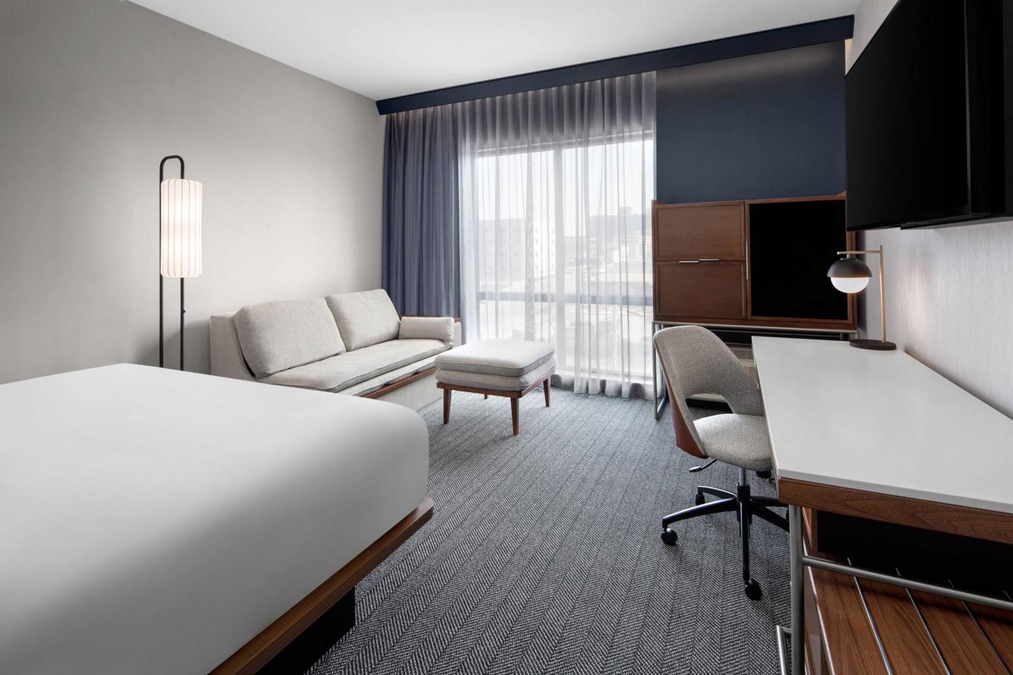 ホテル Courtyard By Marriott Lansing Downtown エクステリア 写真
