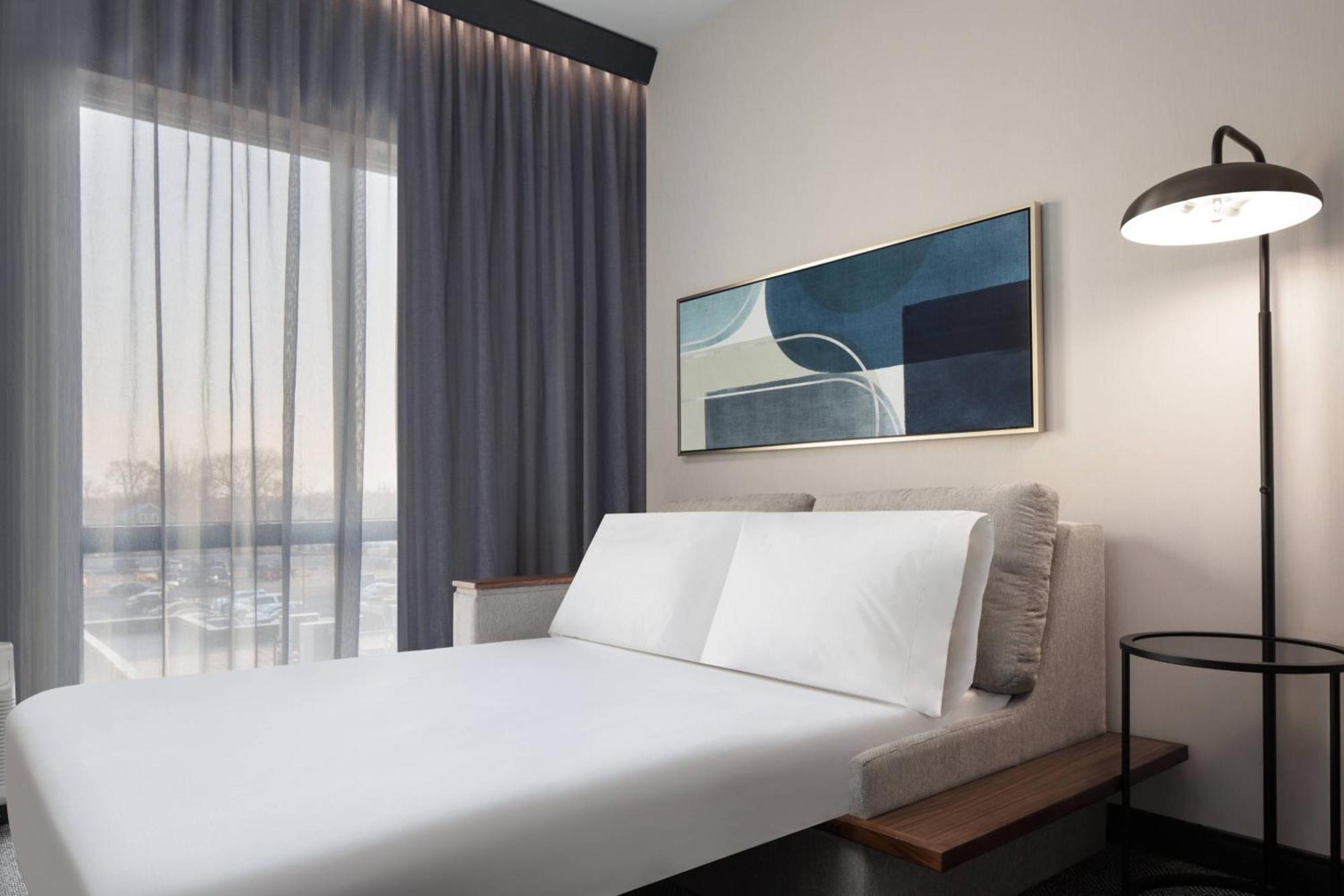ホテル Courtyard By Marriott Lansing Downtown エクステリア 写真