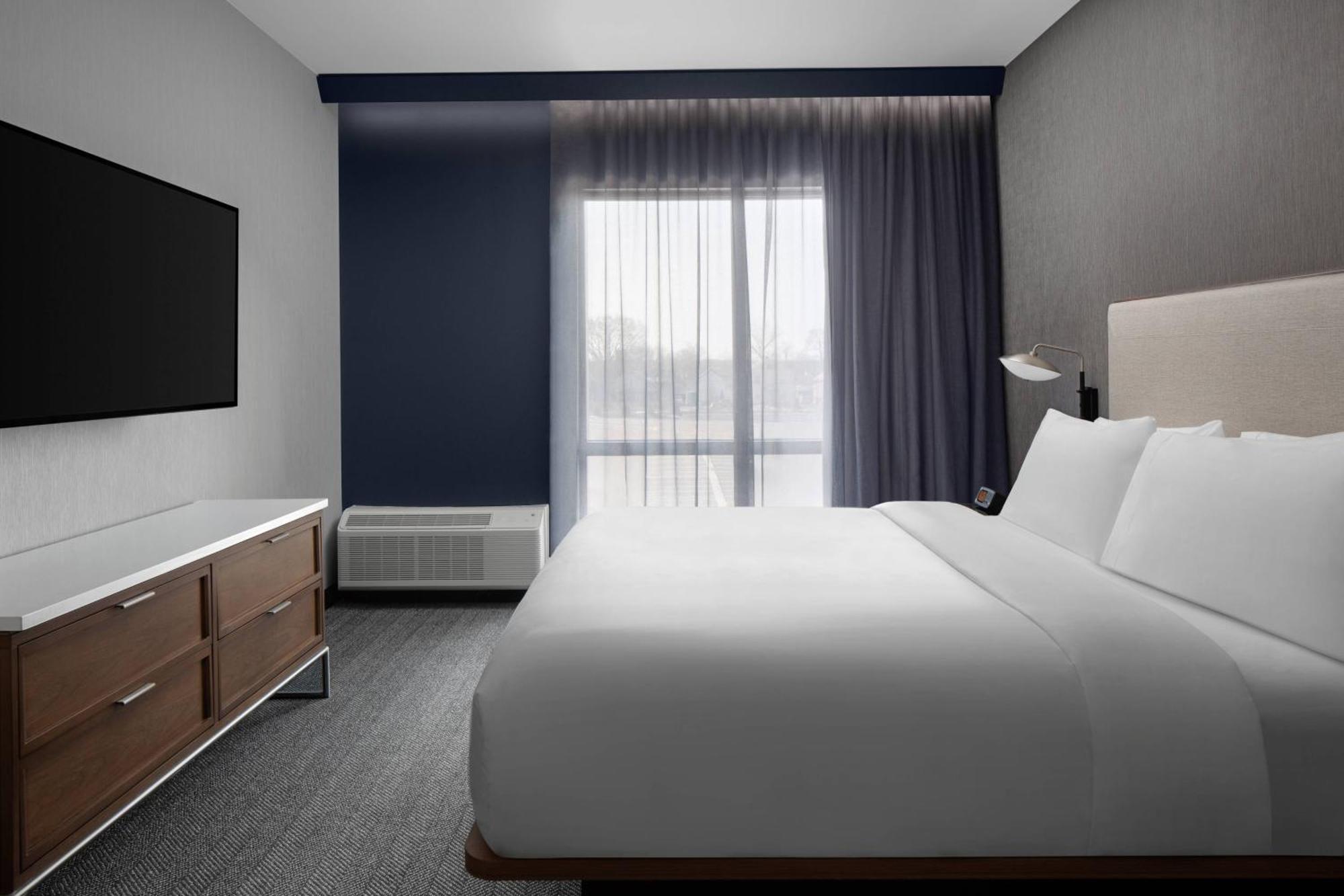 ホテル Courtyard By Marriott Lansing Downtown エクステリア 写真