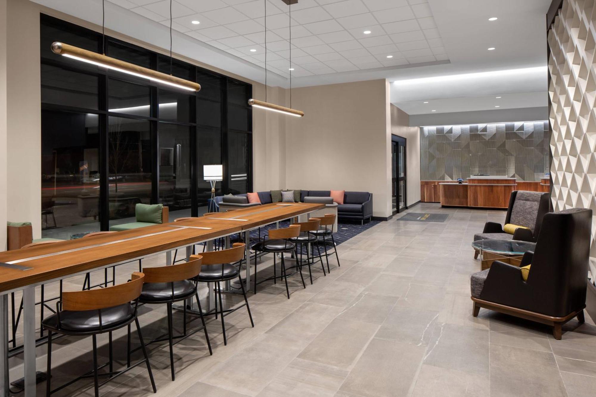 ホテル Courtyard By Marriott Lansing Downtown エクステリア 写真