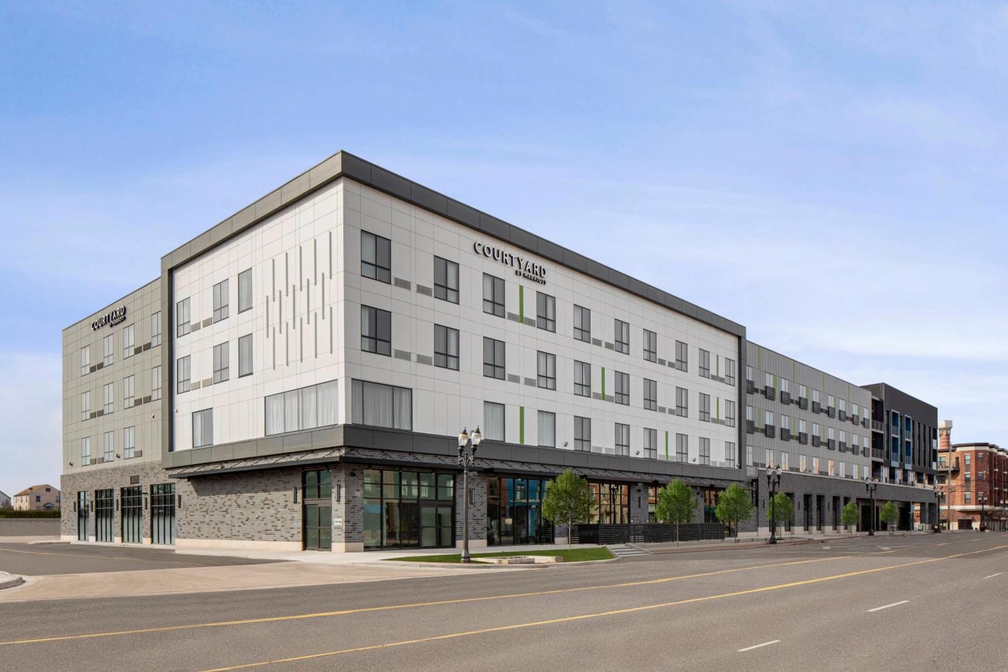 ホテル Courtyard By Marriott Lansing Downtown エクステリア 写真